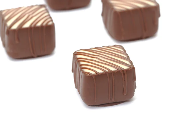 Πραλίνες σοκολάτας σε λευκό φόντο — Φωτογραφία Αρχείου