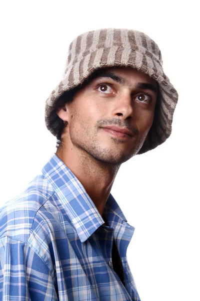 Retrato de homem casual com chapéu em fundo branco — Fotografia de Stock