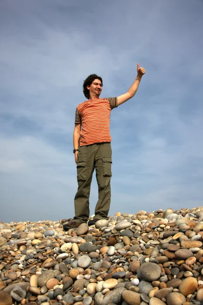 해변에서 캐주얼 남자 — 스톡 사진