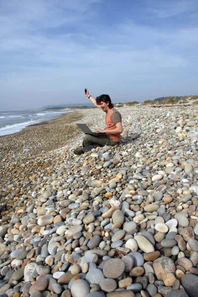 Uomo sulla spiaggia — Foto Stock