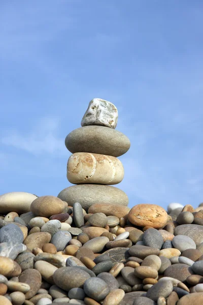 Stapel evenwichtige zand stenen — Stockfoto
