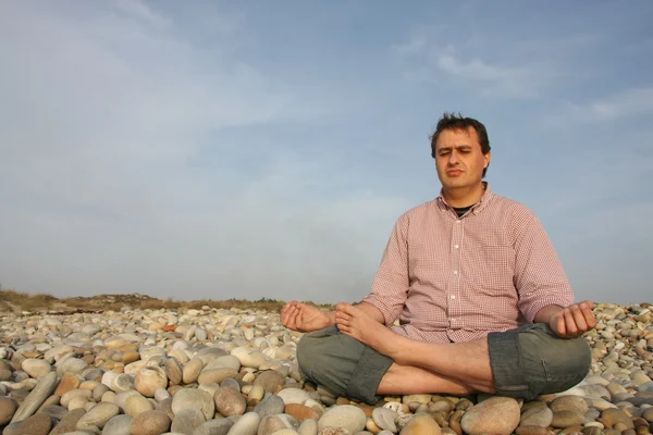 Meditazione sulla spiaggia — Foto Stock