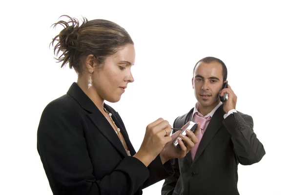 Bir pda ve bir adam ile üzerine beyaz izole cep telefonu tutan bir kadın — Stok fotoğraf