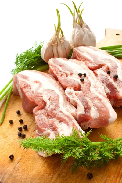 Carne crua com especiarias e ervas — Fotografia de Stock