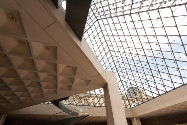 Paris louvre Müzesi giriş alanı