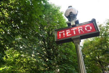 Paris metro park ayarında imzalamak