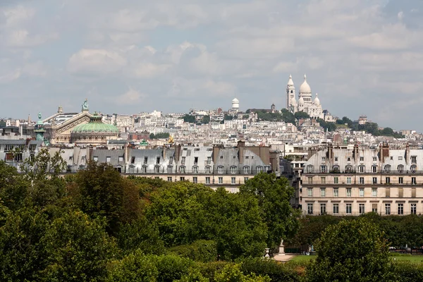 Sacre coeur na Montmartru Paříž pohledu zdálky — Stock fotografie