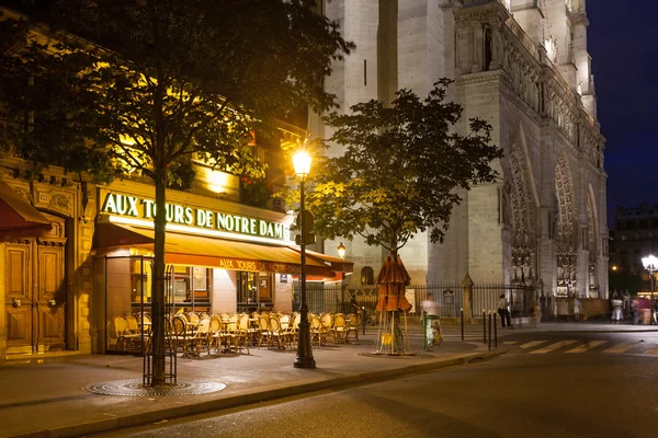 A cafe beside the Notre Dame in Paris — Stock Photo, Image