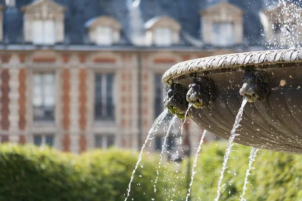 Fountain detail in the Place des Vosges in Paris — Stock Photo, Image