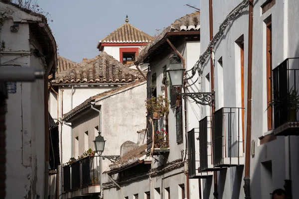 Typische Straße in Granada Spanien — Stockfoto