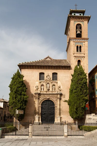 Kerk van santa ana, granada weergegeven: front gevel — Stockfoto
