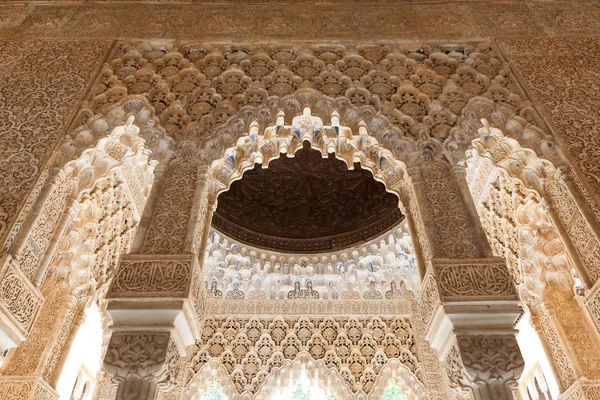 Pátio do telhado dos leões detalhe da Alhambra — Fotografia de Stock