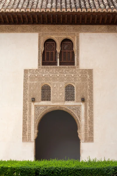 Detalhe da corte de Myrtles no palácio de Alhambra Granada — Fotografia de Stock