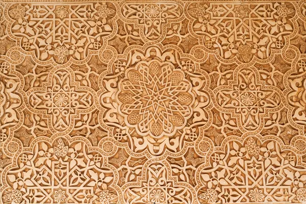 Patio de los leones detalle yeso del palacio de la Alhambra — Foto de Stock