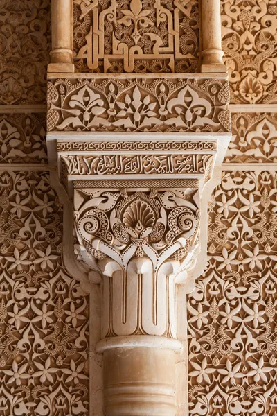 Pátio dos leões detalhe coluna da Alhambra em Granada Fotos De Bancos De Imagens