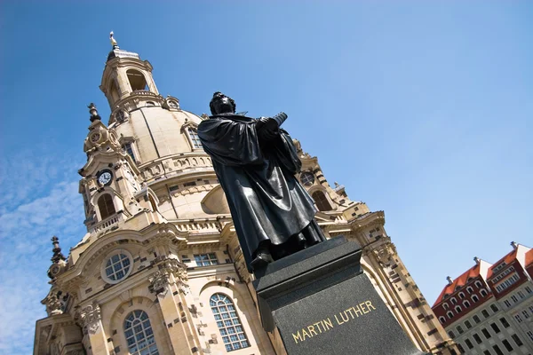 Martin luther a kostel frauenkirche, Drážďany — Stock fotografie