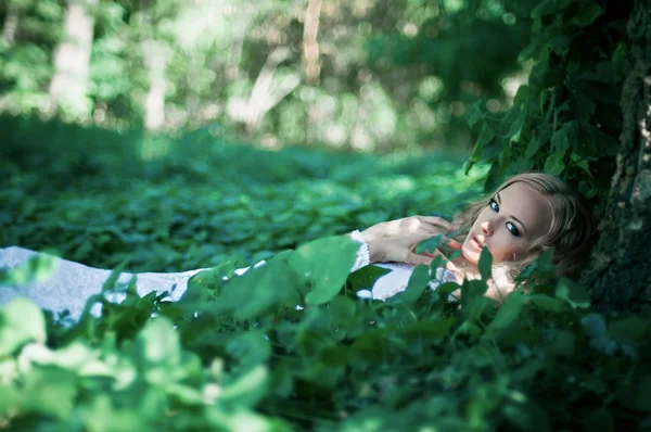 Fairy bruid in het bos — Stockfoto