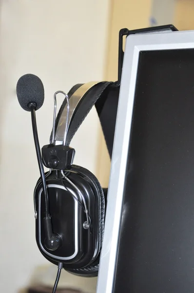 Наушники с микрофоном и монитором . — стоковое фото