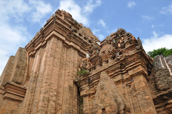 PO Нагар Cham вежі в Nha Trang, В'єтнам — стокове фото