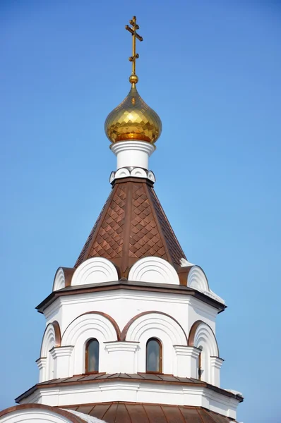 Kuppel und Kreuz der Kirche. — Stockfoto