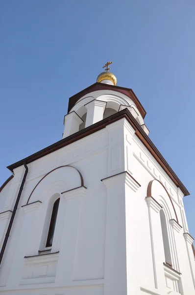 Iglesia cúpula y cruz . — Foto de Stock
