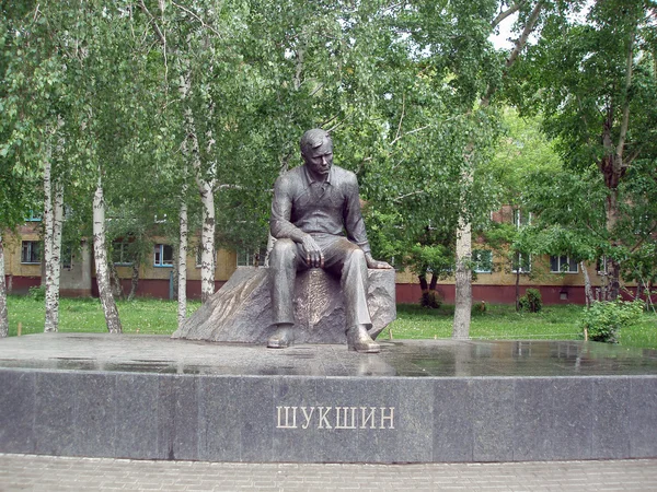 Monumento al escritor ruso, actor Vasily Shukshin. Barnaul —  Fotos de Stock