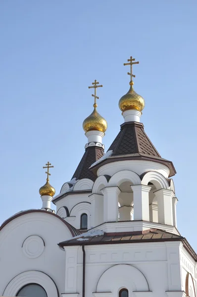 Kuppel und Kreuz der Kirche. — Stockfoto