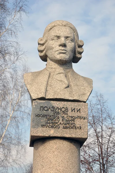 Pomnik rosyjski wynalazca i. i. Iwanowicz Połzunow. — Zdjęcie stockowe