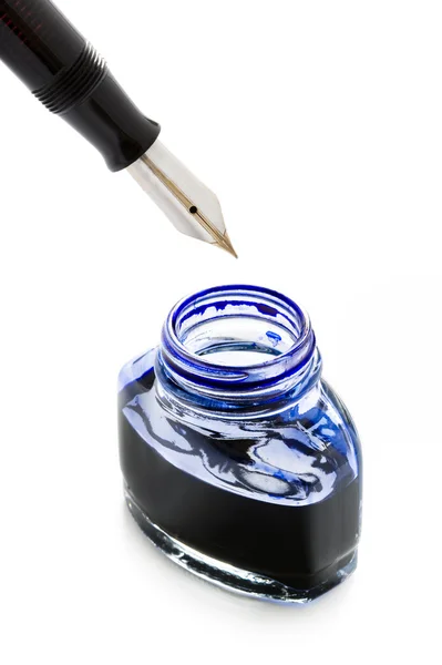 Filling a fountain pen — Stock Photo, Image
