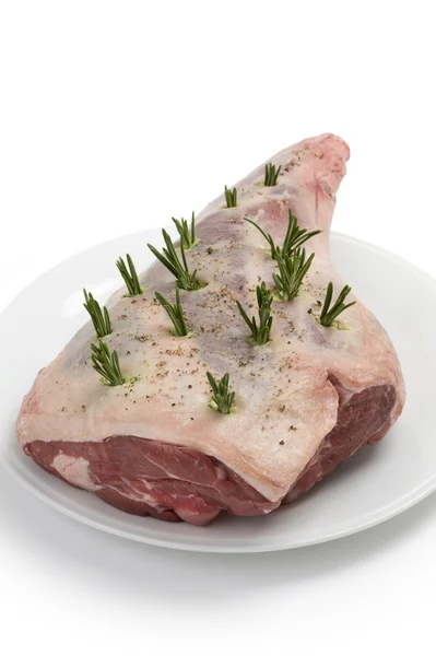 Raw leg of lamb with rosemary and pepper — Stock Photo, Image