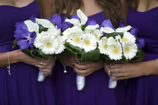 Bridesmaids with flower bouquets — Stock Photo, Image
