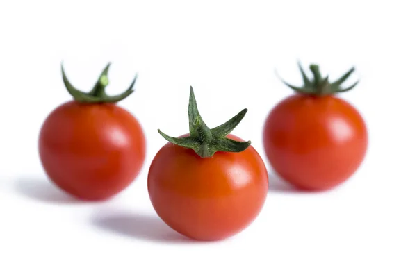 三个孤立的樱桃西红柿 — 图库照片