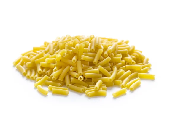 Pâtes de macaronis séchées isolées — Photo