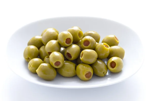 Пименто фаршированные зеленые оливки — стоковое фото