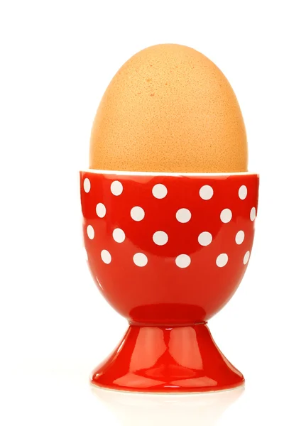 多彩和装饰的红色和白色蛋杯蛋 — 图库照片