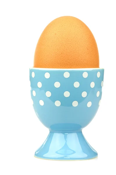 Πολύχρωμο και διακοσμημένο μπλε και άσπρο αυγοθήκη με ένα αυγό — Φωτογραφία Αρχείου