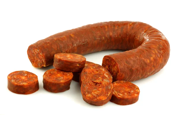 Frische spanische Chorizo-Wurst mit einigen geschnittenen Stücken — Stockfoto