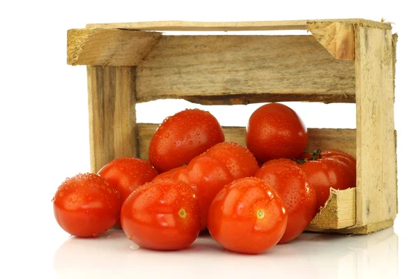 群的新鲜和多彩的意大利梅花西红柿 — 图库照片