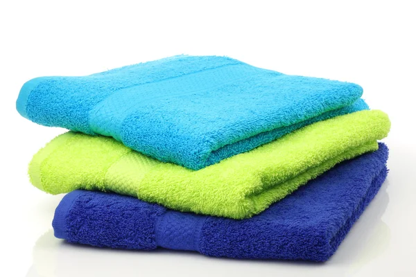 Renkli yığılmış banyo havluları — Stok fotoğraf