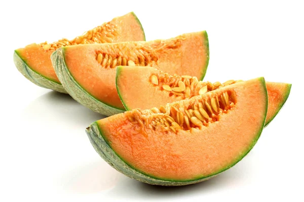 Quatro pedaços de melão cantaloupe — Fotografia de Stock