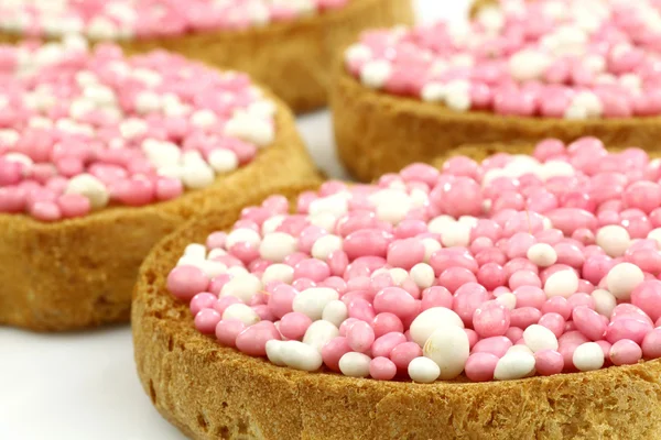 Fette biscottate con spruzzi di semi di anice bianchi e rosa — Foto Stock