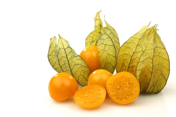 Physalis fruit (Physalis peruviana) and some cut ones — Stock Photo, Image