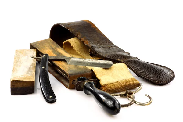 Deri, bileme taşı ve eski bir tıraş bıçağı bileme — Stok fotoğraf