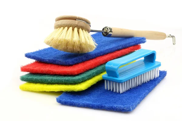 Cuscinetti abrasivi e due spazzole per la casa — Foto Stock