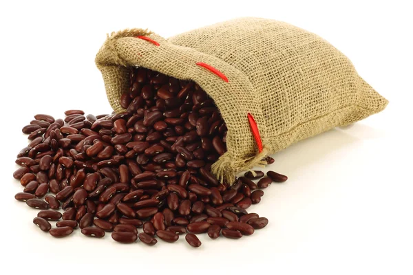 Red kidney beans in a burlap bag — Stock Photo, Image
