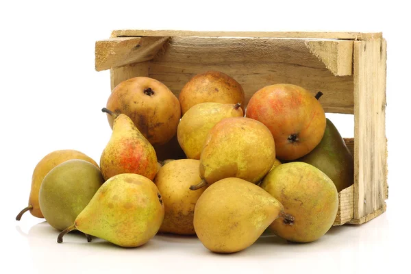 Cooking pears "Gieser Wildeman" in a wooden crate — Stock Photo, Image
