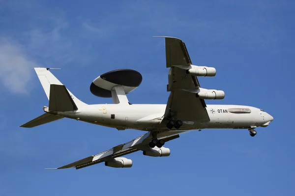 Boeing E-3 Sentry AWACS fly - Stock-foto