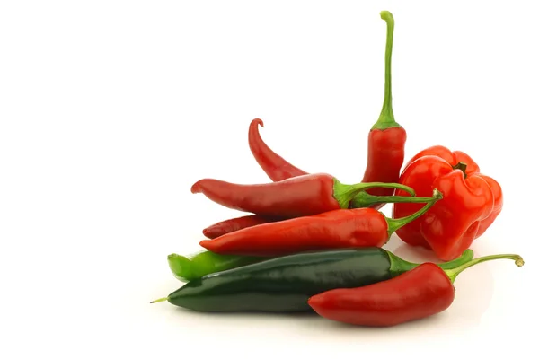Röd och grön paprika — Stockfoto