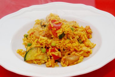 Deniz ürünleri paella