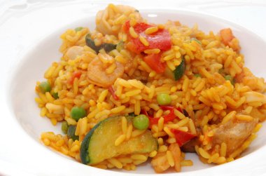 Deniz ürünleri paella